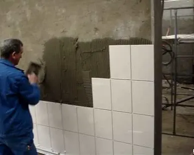 фото Облицовка стен керамической плиткой