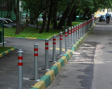фото Установка антипарковочных столбиков