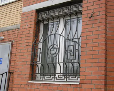 фото Решётка для окна первого этажа