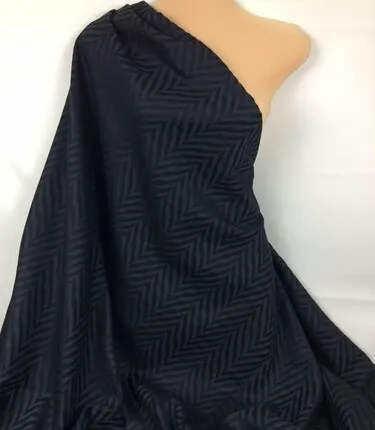 Фото №0 Жаккард чёрный ёлочка Италия Состав: шерсть 74 %, п/э 26 % Плотность ≈315 г/м² Ширина 148 см