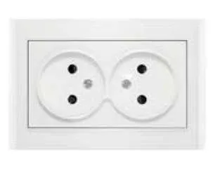 фото Розетка 2-м СП Бриллиант 16А IP20 защ. шторки без заземл. бел. Universal 7947526