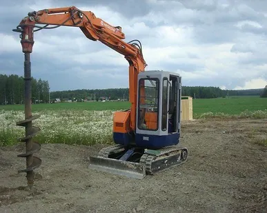 фото Аренда гусеничного ямобура