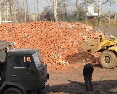 фото Бой кирпича на фундамент