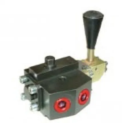 Фото №0 Распределитель гидравлический трехпозиционный с ручным управлением и разгруженной нейтралью ГР-3ИР-1
