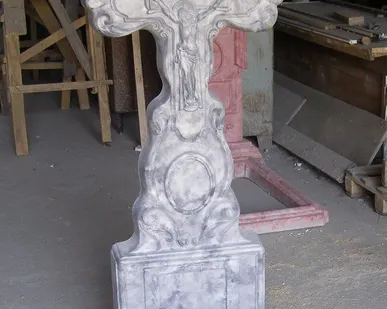 фото Памятник "Крест с распятием"