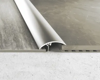 фото Порог Effector со скрытым крепежом анодированный - Золото - 0,9 м - 50 мм