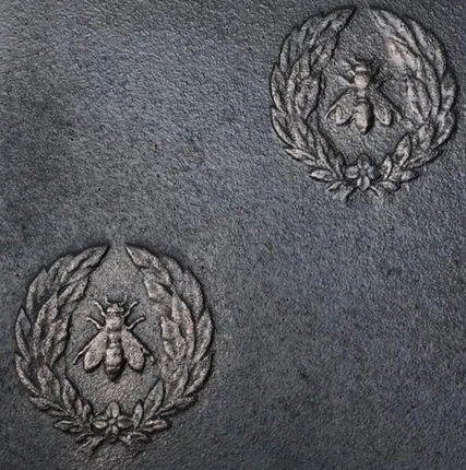 Фото №0 Чугунная плитка "Пчелки"