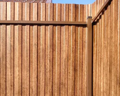 фото Профлист под дерево