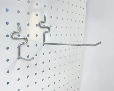 фото Крючок для тонкой перфорированной панели одинарный L=150мм d=4мм, цинк