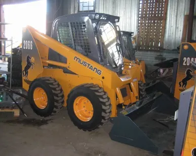 фото Минипогрузчик Мустанг в аренду