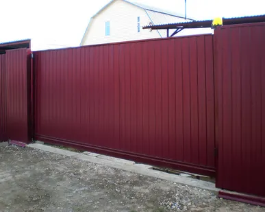 фото Автоматические откатные ворота Стандарт на бетонной тумбе