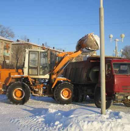 Фото №0 Уборка снега тракторами