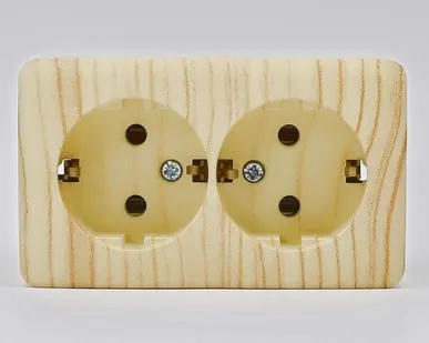 фото Розетка 2-м ОП VIOLA с заземл. беленый дуб LEZARD 751-5200-127