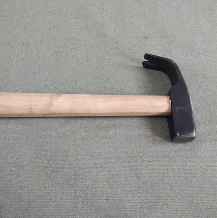 Фото №1 Молоток с гвоздодером. 0.75 кг СССР