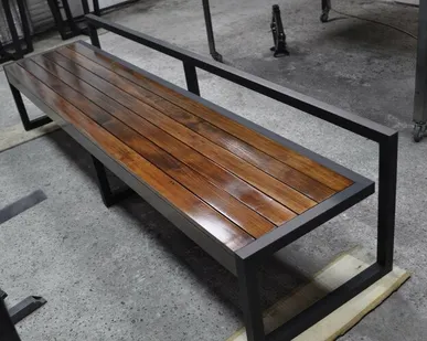 фото Скамейки из металлокаркаса