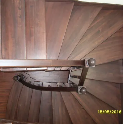 Фото №0 Изготовление лестниц деревянных.