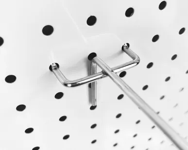 фото Крючок на перфорацию одинарный оцинкованный L=200мм d=4,8мм, шаг 50мм