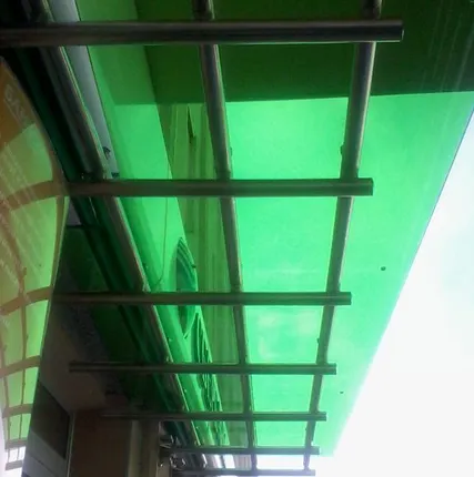 Фото №0 Стеклянный козырек с металлоконструкцией