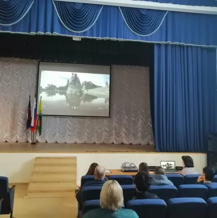 Фото №3 Недорогие шторы для сцены