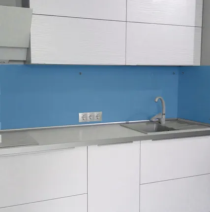 Фото №0 Кухонный фартук из стекла окрашенный в RAL