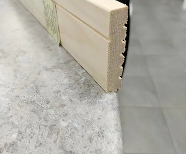 фото Плинтус-наличник Wild Forest 75*16*3000 мм (ель, массив цельный)