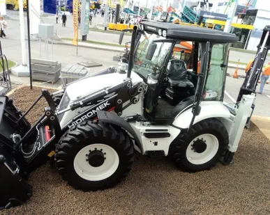 фото Экскаватор погрузчик HMK 102S Экскаватор-погрузчик новый в наличии