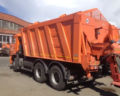 фото КДМ-7881010 на самосвале КамАЗ-6520 (Пескоразбрасывающее оборудование из углеродистой стали)