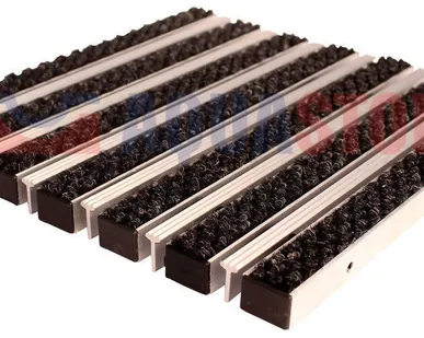 фото Алюминиево-резиново-ворсовый половик со скребком и щеткой (длиной до 4 м)