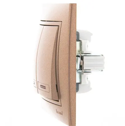 Фото №2 Выключатель 2-кл. СП Мира 10А IP20 с подсветкой со вставкой свет. корич. перламутр LEZARD 701-3131-112