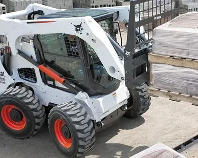 фото Аренда погрузчика Bobcat A770