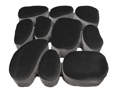 фото Тротуарная плитка Берит Морской берег Черная 500х500х100 на сером цементе