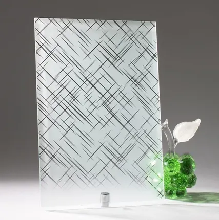 Фото №0 Стекло узорчатое химического травления ЛАБИРИНТ бесцветное