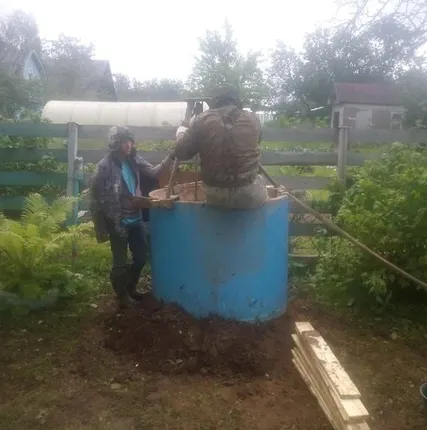 Фото №0 Чистка колодца от грязи