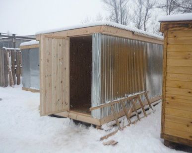 фото Бытовка в профлисте 6х2.3 м (внутри вагонка)