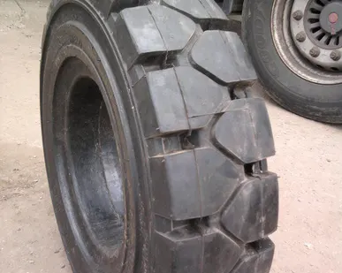 фото 5.00-8 3.00d-8 Цельнолитая шина код 0436