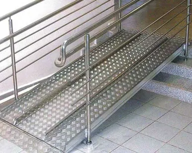 фото Пандусы из нержавеющей стали для инвалидов