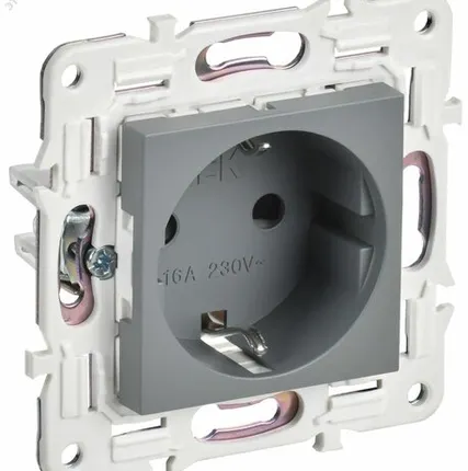 Фото №0 SKANDY Розетка с заземлением с защитными шторками 16А безвинтовое крепление SK-R06Gr серый IEK