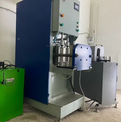 Фото №4 Полуавтомат выдува ПЭТ-тары «ПВ-800» Комплект под ключ