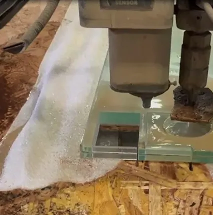 Фото №0 Гидроабразивная резка стекла