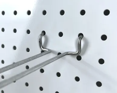 фото Еврокрючок для перфорированной панели L=200мм d=4мм, шаг 50мм, цинк