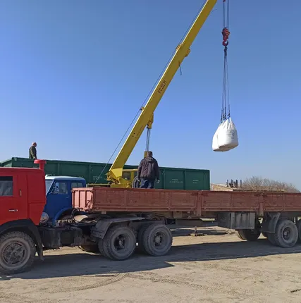 Фото №0 Аренда бортовых длинномеров (шаланд) 13,6 м гп 20 тонн , авто и гусеничные краны