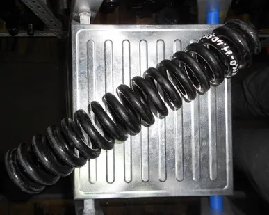 фото Пружина натяжного устройства КДМ130-31.40.008 для коммунальной машины КДМ