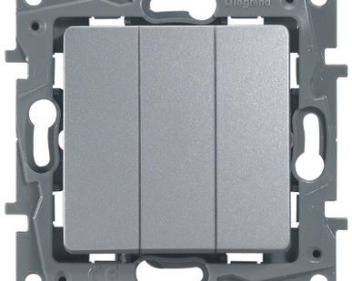 фото Выключатель 3-кл. СП Etika Plus 10А IP20 250В 10AX винт. зажимы механизм алюм. Leg 672413
