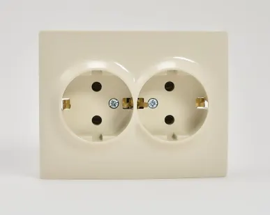 фото Розетка 2-м СП KARINA термопласт с заземл. крем. LEZARD 707-0300-127B