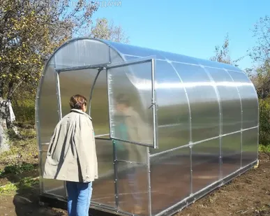 фото Теплица Трубная Двушка 2х4 метра с поликарбонатом