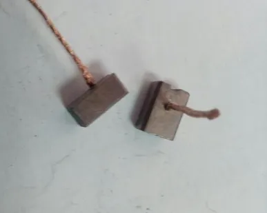 фото Щетки С019 размеры: 5, 95х3, 7х8, вывод в бок со стороны 5, 95.