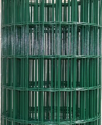 Фото №0 Сетка сварная с покрытием ПВХ Зеленая (55х100) размер рулона 2,0х20