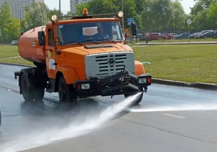 Фото №0 Хочу предложить аренду поливомоечной машины MERCEDES U400 FKM 2400