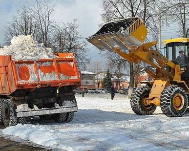 фото Очистка территорий от снега Самосвалами