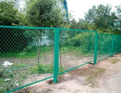 фото Забор из сетки рабицы в рамке